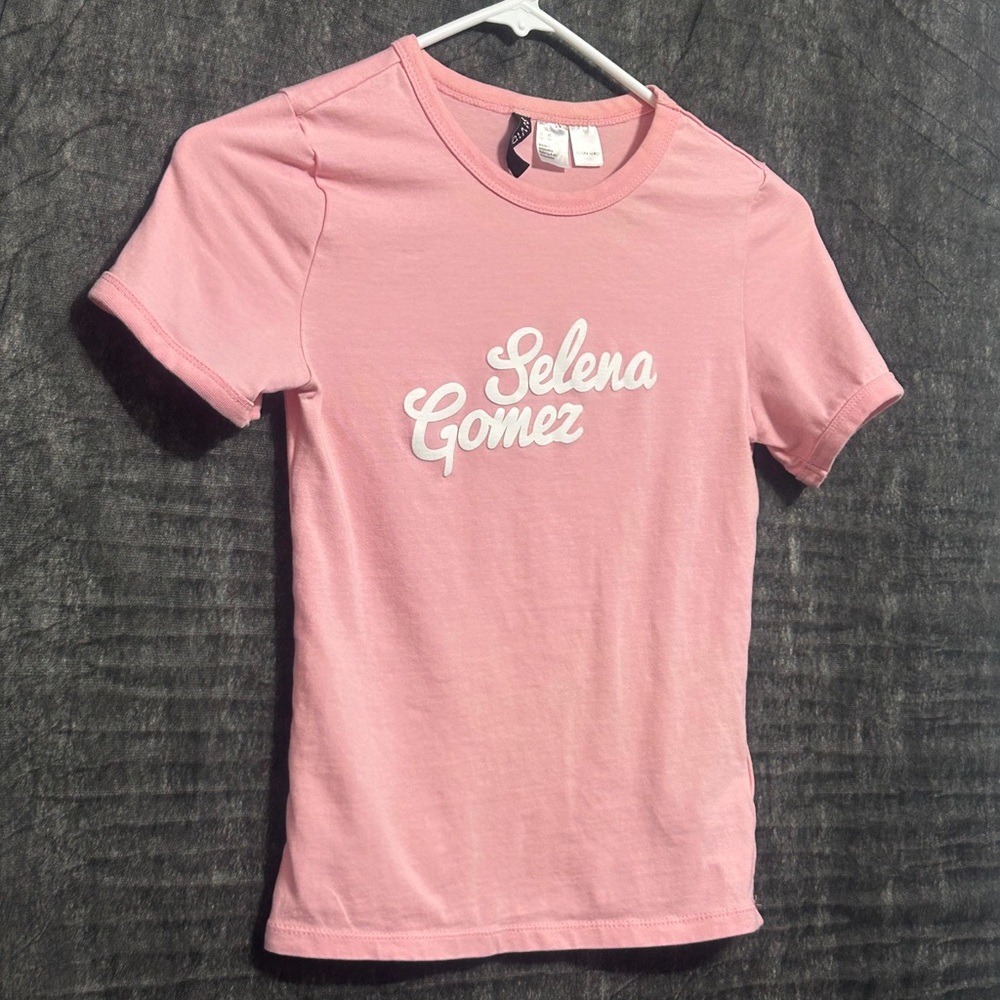 H&M Divided women’s Size XS Selena Gomez Pink Graphic Tee(A273)✨ - Picture 3 of 16